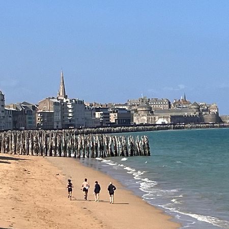 Le Cezembre, Au Pied De La Plage Σεν Μαλό Εξωτερικό φωτογραφία